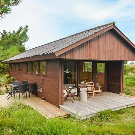 3 Bedroom Awesome In Holiday home *